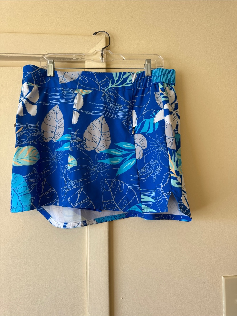 Columbia PFG Tidal Skort in the Blue Macaw Tropamix Fish Print